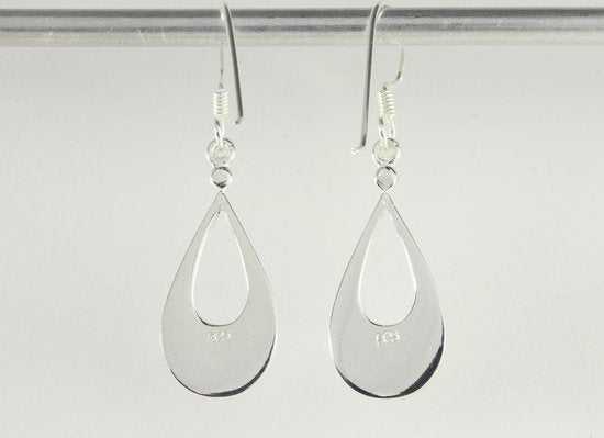 Opengewerkte druppelvormige zilveren oorbellen met rode koraal steen afbeelding 3