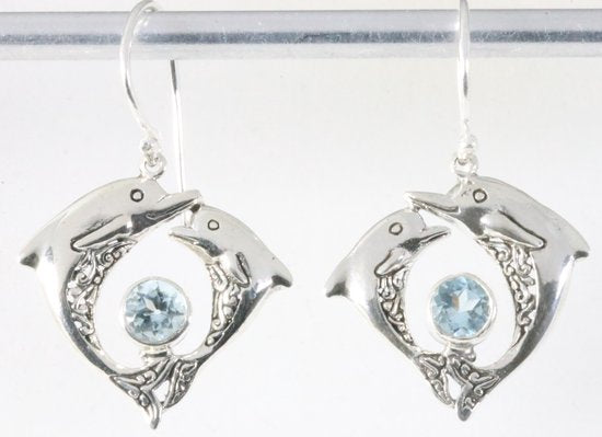 Zilveren dolfijn oorbellen met blauwe topaas afbeelding 1