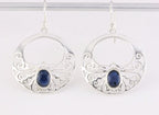 Opengewerkte zilveren oorbellen met blauwe saffier afbeelding 4