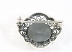 Opengewerkte zilveren broche met onyx afbeelding 4