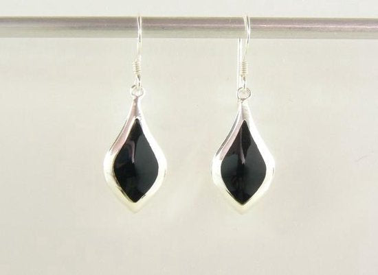 Druppelvormige zilveren oorbellen met onyx afbeelding 5
