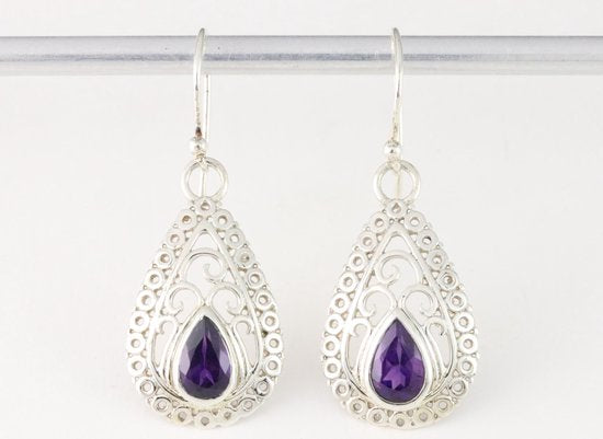 Opengewerkte zilveren oorbellen met amethist afbeelding 4