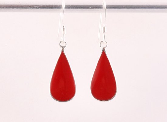 Druppelvormige zilveren oorbellen met rode koraal steen afbeelding 3