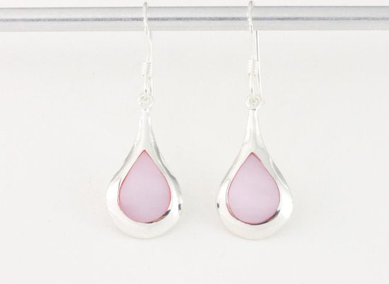 Druppelvormige zilveren oorbellen met roze parelmoer afbeelding 4