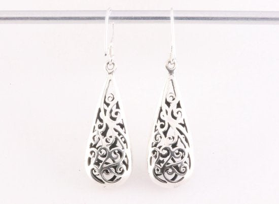 Lange opengewerkte zilveren oorbellen afbeelding 3