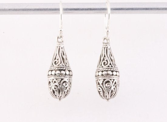 Traditionele opengewerkte zilveren oorbellen afbeelding 3