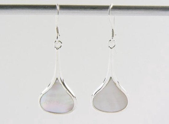 Grote zilveren druppelvormige oorbellen met parelmoer afbeelding 5