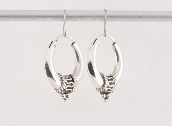 Fijne bewerkte zilveren Bali oorringen afbeelding 2