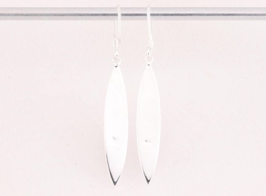 Lange fijne zilveren oorbellen met onyx afbeelding 3