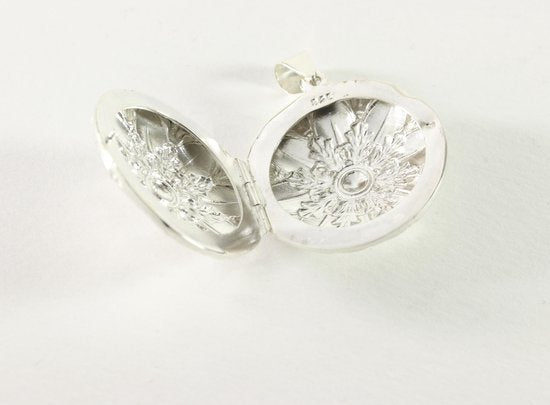 Rond zilveren medaillon met bloemgravering afbeelding 5