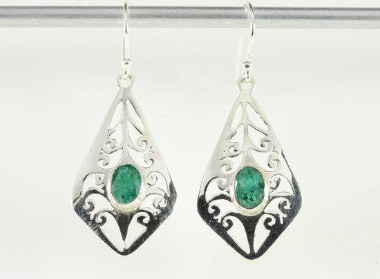 Opengewerkte zilveren oorbellen met smaragd afbeelding 4