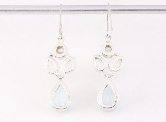Zilveren oorbellen met blauwe en witte topaas en zoetwater parel afbeelding 3