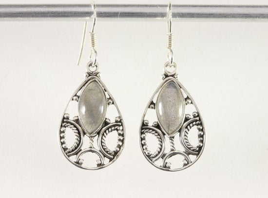 Opengewerkte zilveren oorbellen met labradoriet afbeelding 4