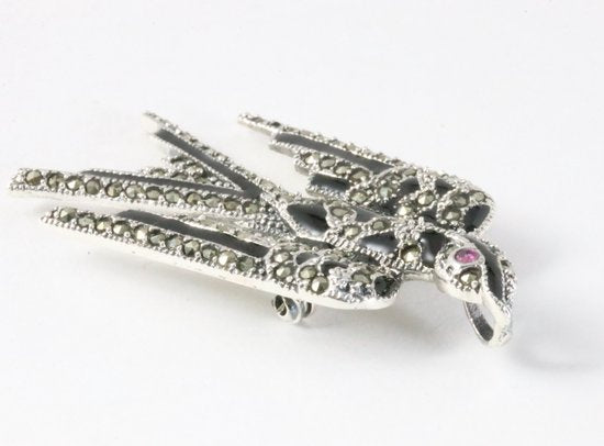 Zilveren zwaluw broche met onyx, marcasiet en robijn afbeelding 2