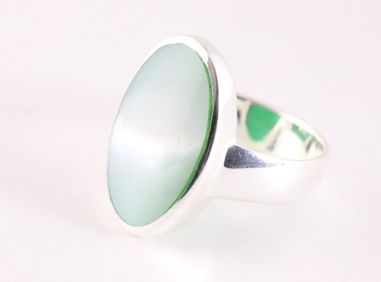 Ovale hoogglans zilveren ring met groene parelmoer afbeelding 4