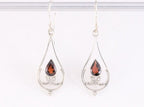 Fijne opengewerkte zilveren oorbellen met granaat afbeelding 4