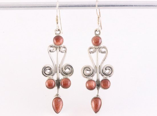 Lange opengewerkte zilveren oorbellen met goudsteen afbeelding 4