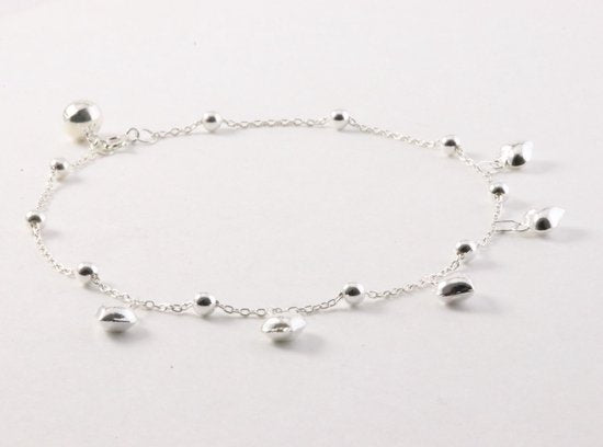 Fijne zilveren enkelband met hartjes en bolletjes afbeelding 2