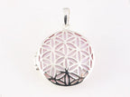 Rond opengewerkt zilveren medaillon met roze parelmoer afbeelding 1