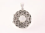 Rond opengewerkt zilveren medaillon met parelmoer afbeelding 4
