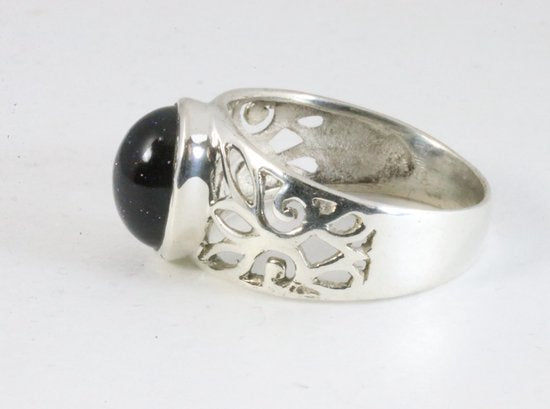 Opengewerkte zilveren ring met blauwe zonnesteen afbeelding 4