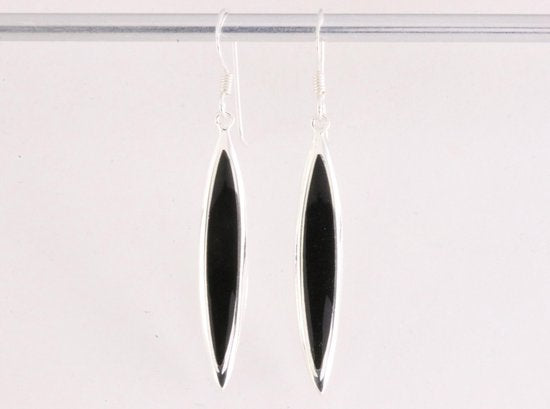 Lange fijne zilveren oorbellen met onyx afbeelding 4