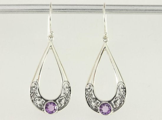 Opengewerkte zilveren oorbellen met amethist afbeelding 4