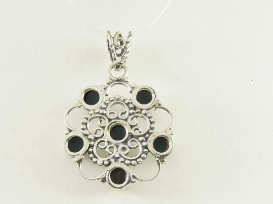 Opengewerkte zilveren hanger met onyx afbeelding 2