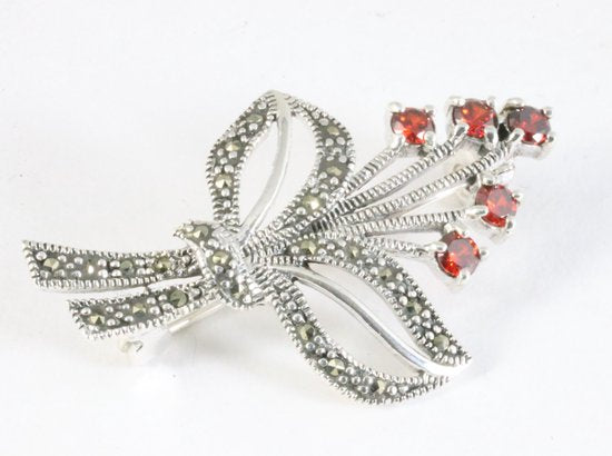 Zilveren broche met granaat en marcasiet afbeelding 1