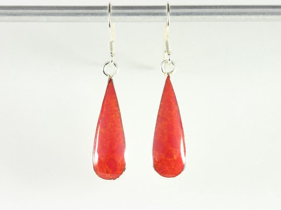 Druppelvormige zilveren oorbellen met rode koraal steen afbeelding 4