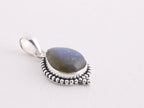 Bewerkte druppelvormige zilveren hanger met labradoriet afbeelding 2