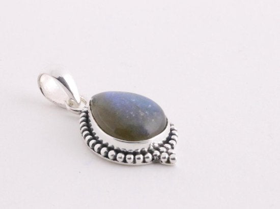 Bewerkte druppelvormige zilveren hanger met labradoriet afbeelding 2