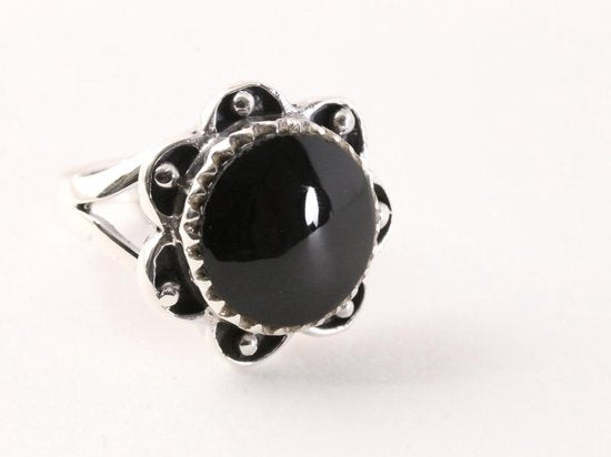 Bewerkte bloemvormige zilveren ring met zwarte agaat afbeelding 1