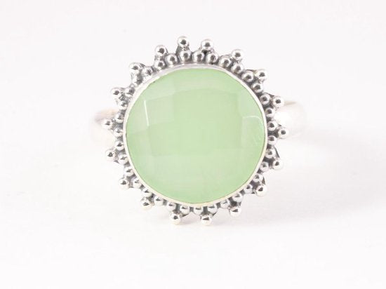 Ronde bewerkte zilveren ring met prehniet afbeelding 4