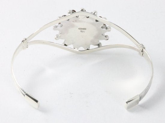 Opengewerkte zilveren klemarmband met carneool bloem afbeelding 3