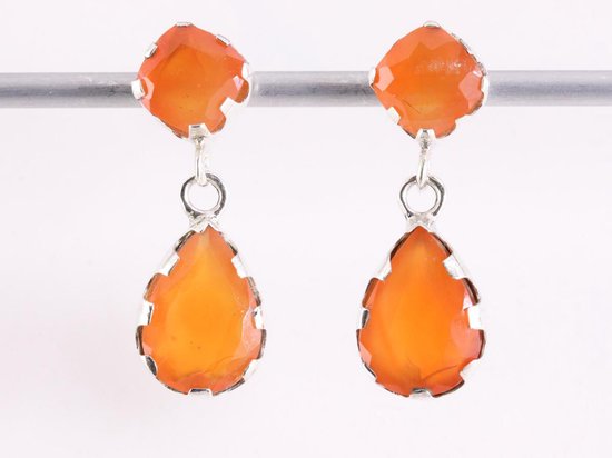 Bewerkte zilveren oorstekers met carneool afbeelding 4