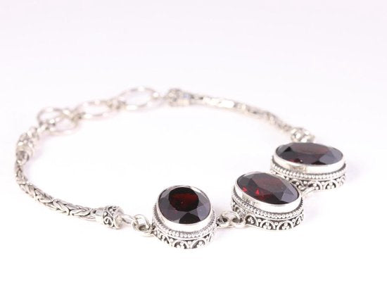 Traditionele bewerkte zilveren armband met granaat en koningsschakels afbeelding 2