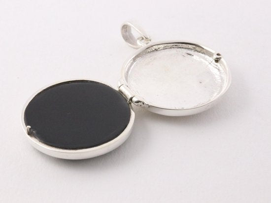 Rond bewerkt zilveren medaillon met onyx afbeelding 5