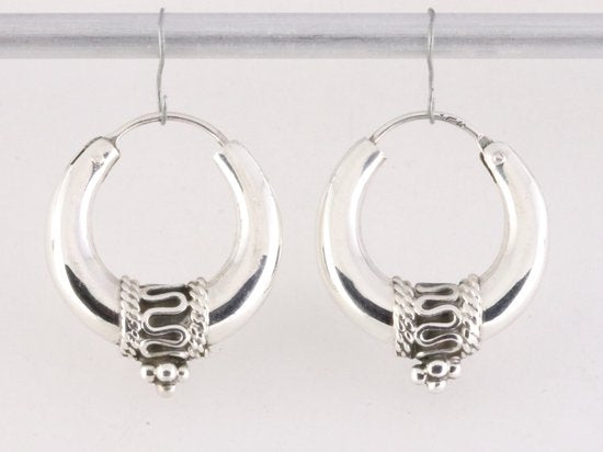 Fijne bewerkte zilveren Bali oorringen afbeelding 1