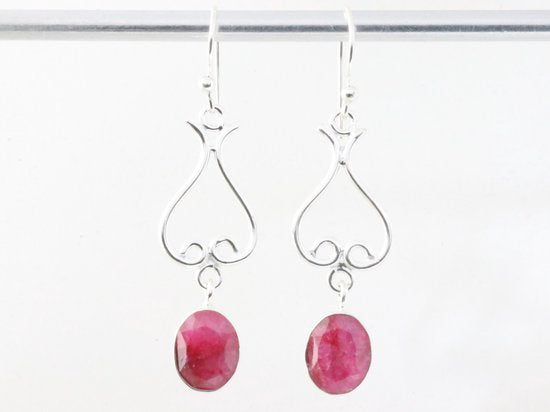 Lange zilveren oorbellen met robijn afbeelding 4