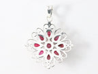 Opengewerkte zilveren hanger met robijn afbeelding 3