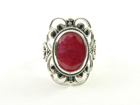 Opengewerkte zilveren ring met robijn afbeelding 4