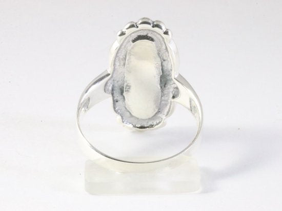 Langwerpige bewerkte zilveren ring met paarse agaat afbeelding 3