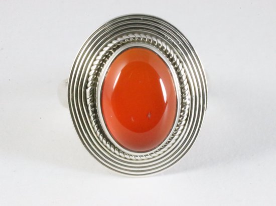 Bewerkte ovale zilveren ring met carneool afbeelding 4