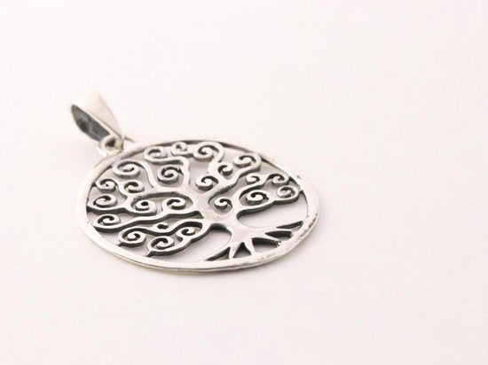 Ronde zilveren hanger met levensboom aan ketting afbeelding 2