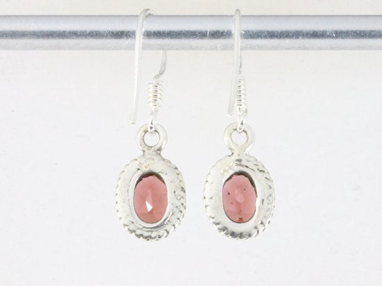 Fijne bewerkte zilveren oorbellen met granaat afbeelding 2