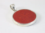 Ronde bewerkte zilveren hanger met levensboom op rode koraal steen afbeelding 3
