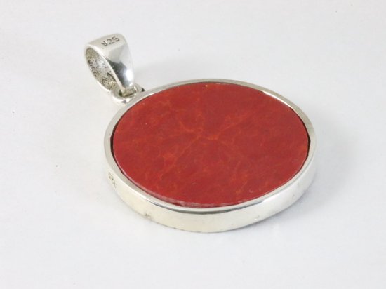 Ronde bewerkte zilveren hanger met levensboom op rode koraal steen afbeelding 3