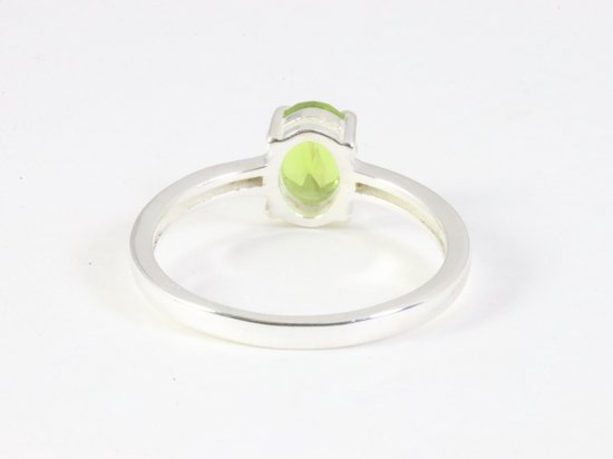 Fijne hoogglans zilveren ring met peridoot afbeelding 3