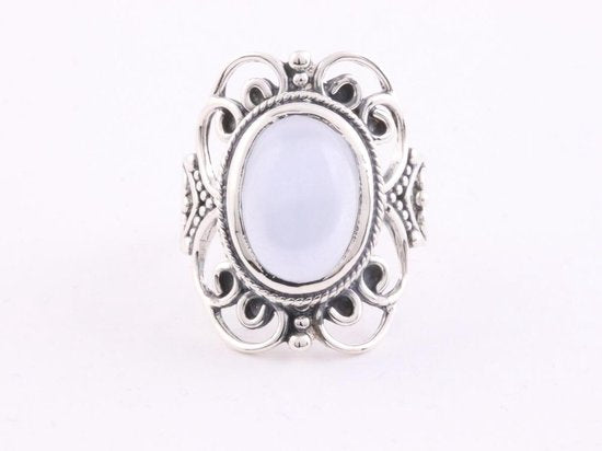 Opengewerkte zilveren ring met blauwe chalcedoon afbeelding 2
